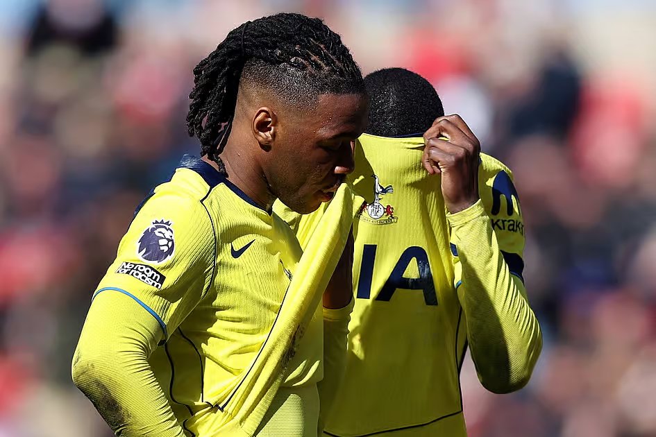 Tottenham mired in relegation zone after defeat at Sunderland