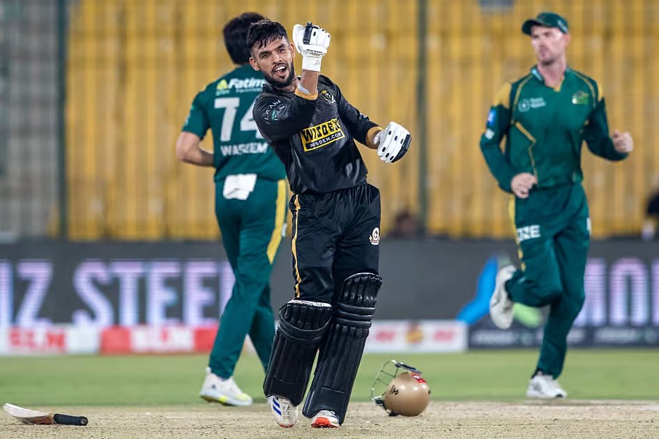 PSL: Usman Khan wins battle of century makers against Steve Smith