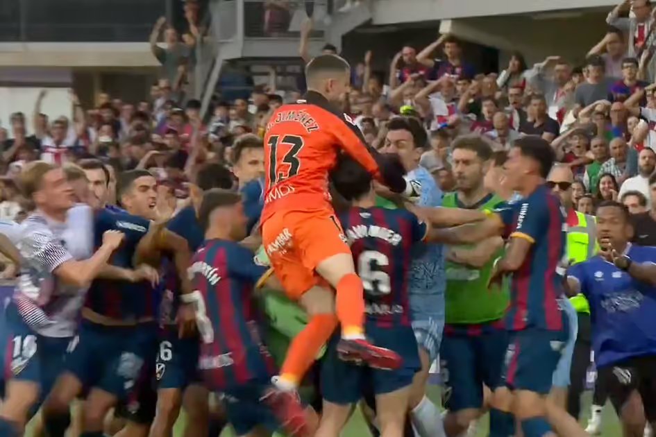 Ugly scenes in Spain as goalkeepers sent off for punching brawl