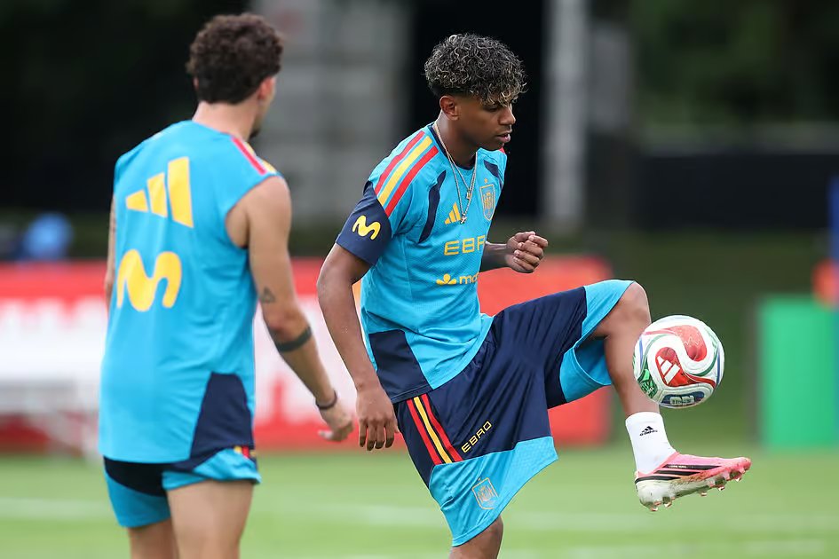 Spain’s Yamal, Williams on course for World Cup opener, says De la Fuente