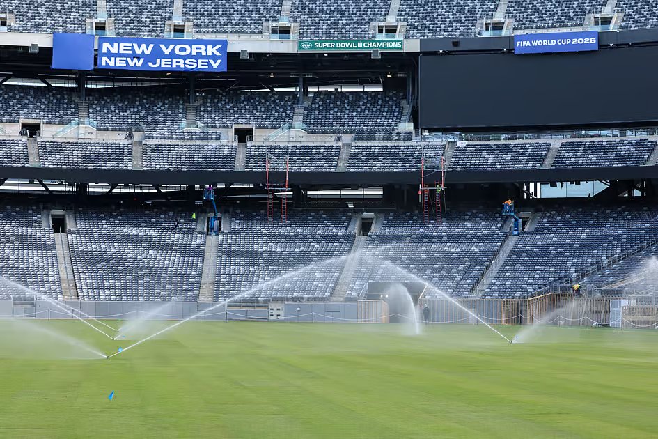 FIFA bans water bottles in stadiums in late reversal ahead of World Cup season