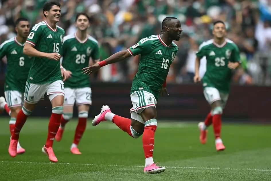 Look: Quinones, Jimenez fire Mexico to opening World Cup win